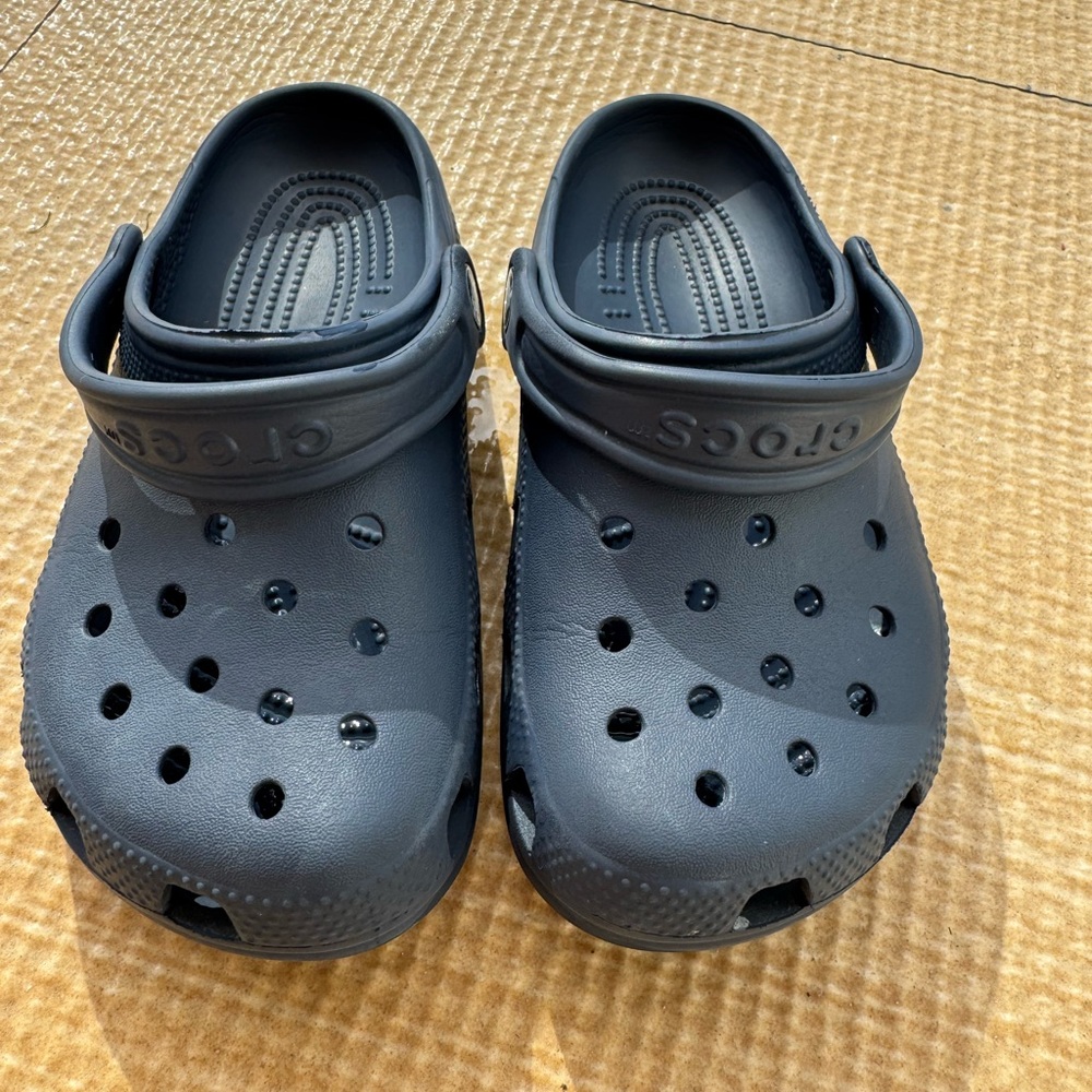 Crocs for Sale, Size J1 (US Kids), Dark Gray.
